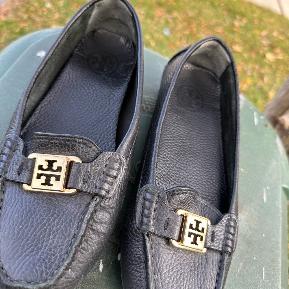 Tory Burch Black Leather Loafers with Gold Logo - Picture 12 of 12